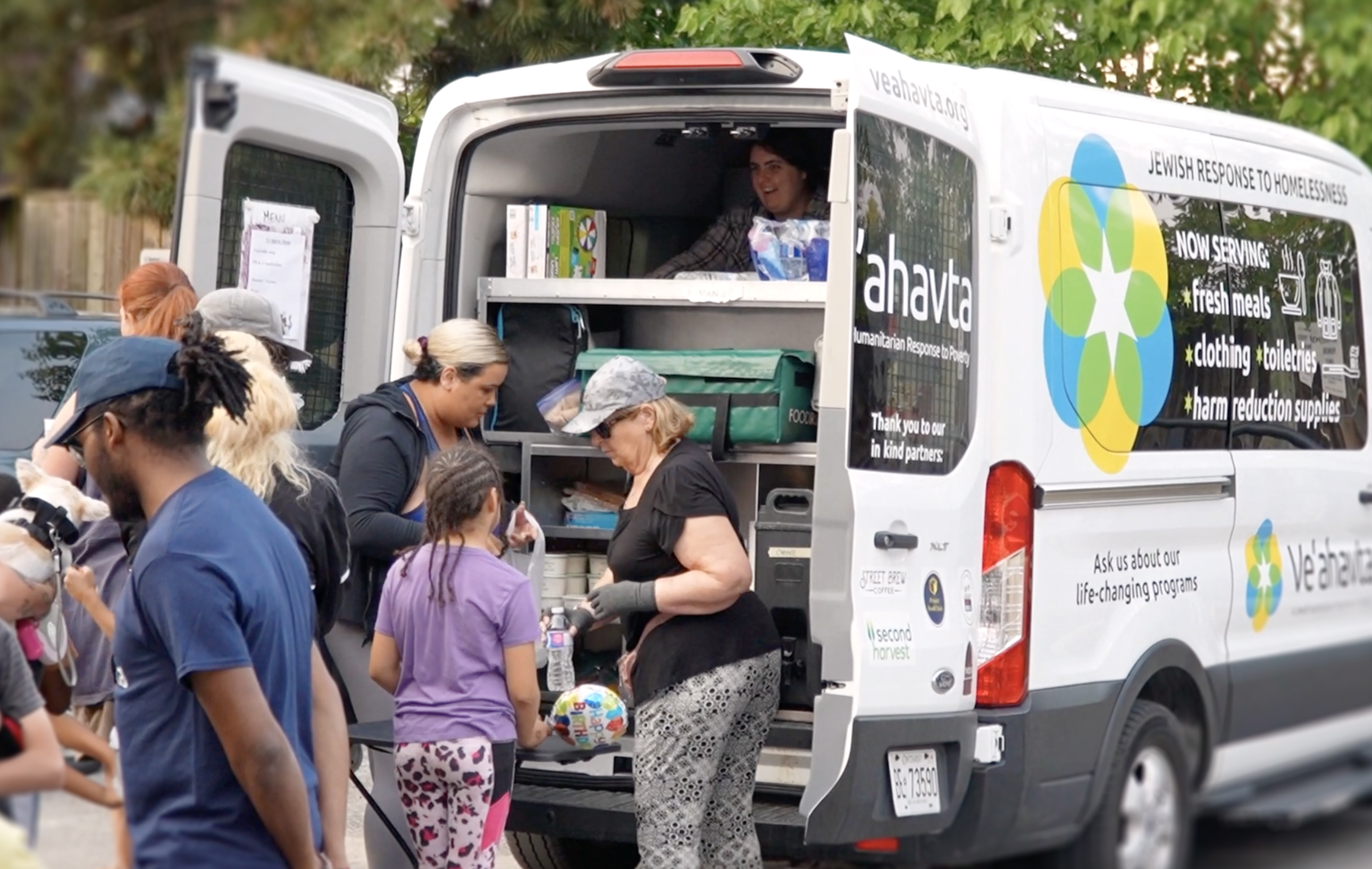 veahavta-van-helping-marginalized-people-by-homelessness-in-toronto